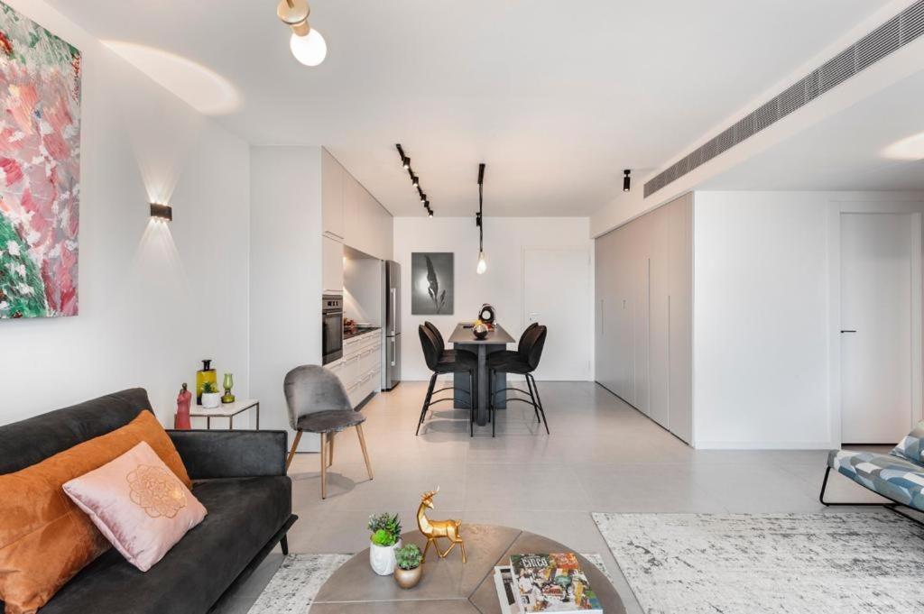 Yefet - By Beach Apartments Tlv Tel Aviv Eksteriør billede